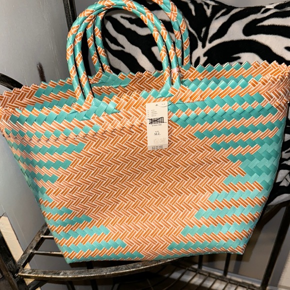 Anthropologie Handbags - NWT anthropology sarah Stewart straw bag so cute orange and turquoise big